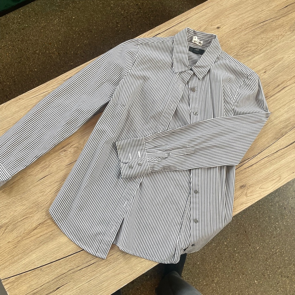 Like new J CREW  strip dress shirt